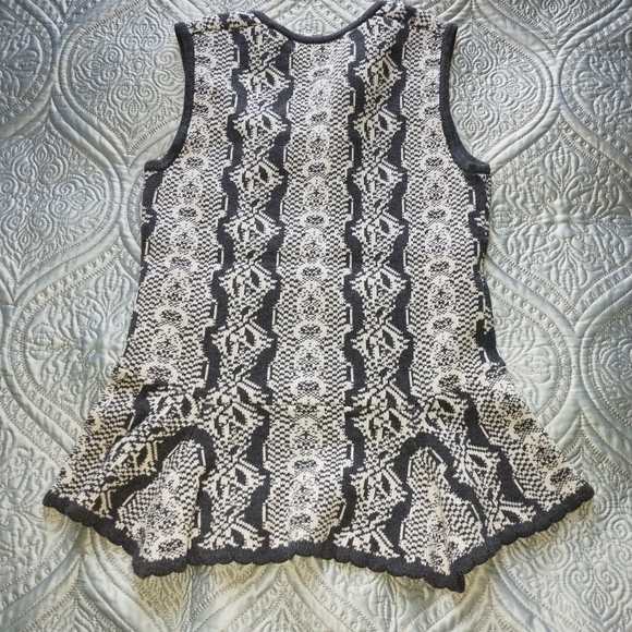 Cabi Peplum Sweater Tank Size XS - Picture 3 of 8